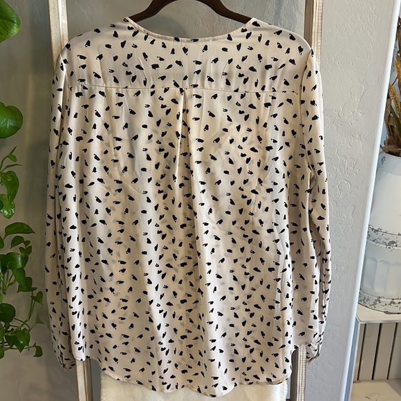 Cream + Black Patterned ASTR long sleeve blouse - Picture 2 of 2